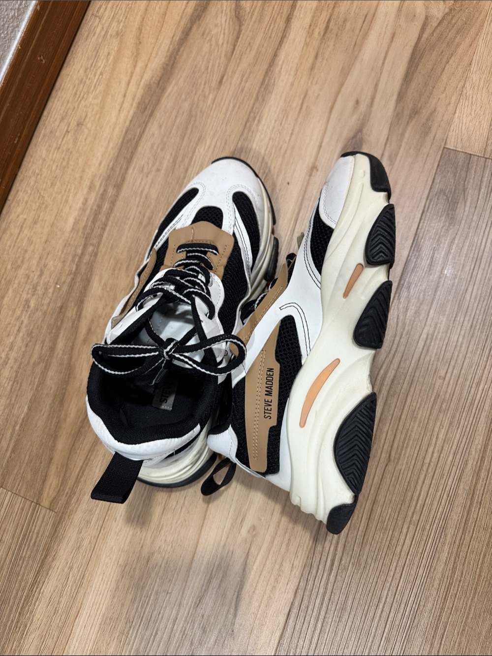Steve Madden White Black Tan Mixed-Material Chunky Sneakers